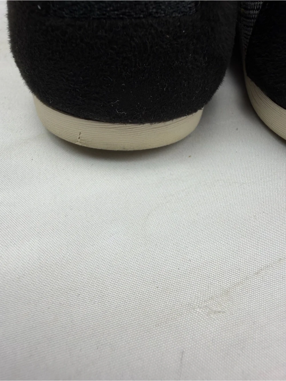 Toms pair women